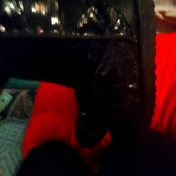 Ugg sequence black beautiful size 7 - Picture 1 of 4